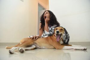 Mrinmayee Godbole Instagram - Binge watchers of ‘The Morning Show’ 
Who else is a fan? 
#themorningshow #notamorningperson #friday