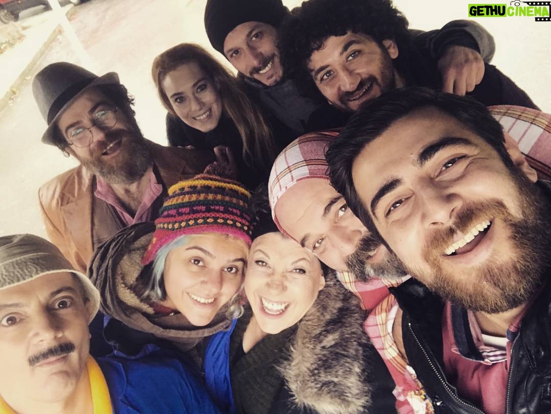 Müge Uyar - 1K Likes - Yağmura rağmen kahkaha yakında #fox'ta... #şevkatyerimdar