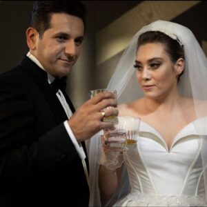 Müge Uyar Instagram - İyi ki evet dedim 2 yıl önce bugün.iyi ki sen!ömür boyu yüzünü güldürmek nasip olsun bana…sevgilim ❤️
