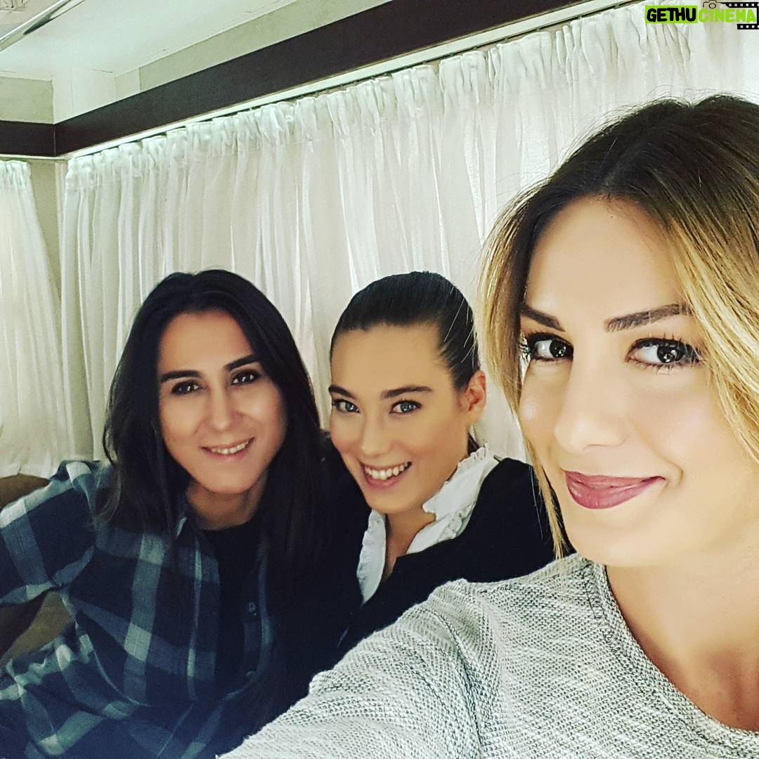 Müge Uyar - 1.2K Likes - Gülümse kaderine😂
#karaekmek #set