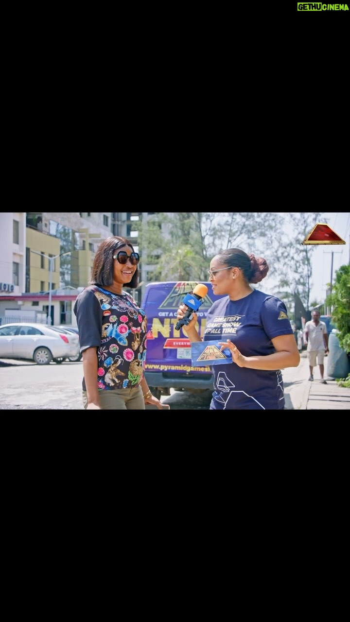 Munachi Abii Instagram - The streets are also not left behind as @munachiabii takes to the streets to play a little something with them. Look out for Pyramid Game Show bus you might win something! Cc @polystarelectronics Here are the viewing times for the #pyramidgameshownigeria Saturdays: AM Showcase | 6:30 pm WAT Saturdays: AM Family | 7:00 pm WAT Tuesdays: AM Showcase | 11:30 am WAT Wednesday : AM Family | 2:00 pm WAT