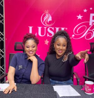 Munachi Abii Instagram - I couldn’t decide which picture I loved more. 😁. Just My @ericanlewedim & I in search for the new #lushpinkbelle 
What picture is your favorite?