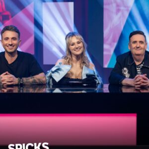 Myf Warhurst Instagram - In the creepy words of Rod Stewart, Tonight’s The Night, all. WE’RE BACK with a brand new series of #SpicksandSpecks. 7.30pm ABCV and @abciview with a glorious cast of talented folk @anthonycallea @stephtisdellcomedy @mrstommylittle @yveblake and my all time faves @adamhillscomedy & Alan Brough 
YOU KNOW WHAT TO DO (tune in) xxxx