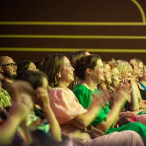 Myf Warhurst Instagram - Perth Bang Fam! You rly showed up. 🩷 What a fun time at the gorgeous Regal Theatre in Subiaco. 

Thanks to @janellekoenig for being our special guest and telling a Nigella Lawson story so hilarious our faces hurt. 

📷: by Bang Fam @chriskerr__ 🧡 Thanks Chris!