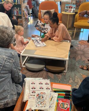 Mykal-Michelle Harris Instagram - A great event @villagewellcc with my author Auntie @mrsbrownsbooknook Thanks to everyone who came out!  Special thanks to Miss @midgesaysthis I was sooooo surprised 🩷🩷🩷😍 and Aunt @teenyanthony 🩷💚. Love you and of course Aunt @thekplife #love #family #author #kimraisingkim #ravenshome #read #blessed