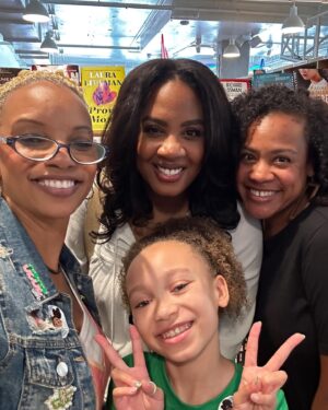Mykal-Michelle Harris Instagram - A great event @villagewellcc with my author Auntie @mrsbrownsbooknook Thanks to everyone who came out!  Special thanks to Miss @midgesaysthis I was sooooo surprised 🩷🩷🩷😍 and Aunt @teenyanthony 🩷💚. Love you and of course Aunt @thekplife #love #family #author #kimraisingkim #ravenshome #read #blessed