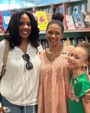 Mykal-Michelle Harris Instagram - A great event @villagewellcc with my author Auntie @mrsbrownsbooknook Thanks to everyone who came out!  Special thanks to Miss @midgesaysthis I was sooooo surprised 🩷🩷🩷😍 and Aunt @teenyanthony 🩷💚. Love you and of course Aunt @thekplife #love #family #author #kimraisingkim #ravenshome #read #blessed