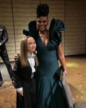 Mykal-Michelle Harris Instagram - A time was had part 1….omg #emmyNight #emmyAwardWinner2023 #kimraisingkim #disney #disneychannel #God #blessed 🎀 = @tamtamthehands 💄= @shadaraholmes.mua 👗 = @thebradleystudio  ALL BLING by @blingboozeandbabyshoes