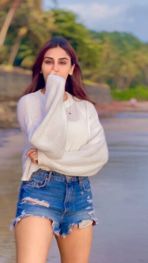 Myra Sareen Instagram - बहुत कुछ कहना है तुम्हे, बिनकहे!