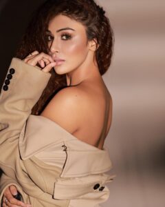 Actress Myra Sareen HD Instagram Photos and Wallpapers December 2022