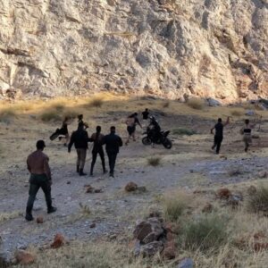 Myriella Kourenti Instagram - 🎬🎶🏁
Making Of “Πέρα”
Αθήνα ✔️
Road-trip ✔️
Καστοριά ✔️ 
Finding our Make Up with @filios_dimitris ✔️ 
#myriellanjohn #pera #backstage