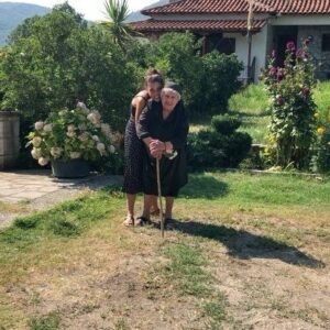 Myriella Kourenti Instagram - *βαβοτσουπρίνα
Καλλιόπη μου, όποτε σε αφήνω, αφήνω κι ένα κομμάτι της καρδιάς μου μαζί σου... 
Καλή μας αντάμωση καρμική μου γιαγιά!!