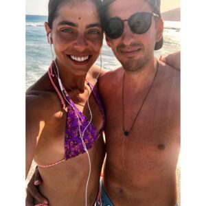 Myriella Kourenti Instagram - #friendsforever 
Οι καλύτεροι φίλοι για εμένα δεν χρειάζεται να είναι κάθε μέρα μαζί.
Δεν χρειάζεται να μιλάνε κάθε τρεις και λίγο στο τηλέφωνο. 
Δεν χρειάζεται να μοιράζονται κάθε λεπτομέρεια της ζωής τους συνεχώς. 
Οι καλύτεροι φίλοι είναι αυτοί που είναι εκεί για σημαντικά κι ασήμαντα που γι’αυτό μένουν χαραγμένα για πάντα στη μνήμη σου. 
Οι καλύτεροι φίλοι έχουν ζήσει πολύ δύσκολες στιγμές μαζί που άλλοι δεν θα άντεχαν αλλά ο χρόνος τους δικαίωσε γιατί ξαναβρέθηκαν και τις θυμόντουσαν με χαμόγελο κι όχι με πόνο ή θυμό. 
Οι καλύτεροι φίλοι μοιράζονται με την ίδια αγάπη και την σιωπή και την φασαρία.
Ένα slide με τον καλύτερο φίλο που θα μπορούσα ποτέ να ζητήσω απ’το σύμπαν. 
Η δεύτερη τραβήχτηκε πριν 8 χρόνια, πάλι σε κάμπινγκ.
18 η ημερομηνία σήμερα και κάπως έτσι πριν 18 χρόνια, ένα καλοκαίρι σε μία παιδική κατασκήνωση, κόλλησα με τον @ilias_kallitsis έναν καλλιτέχνη, αληθινό άνθρωπο, που δεν σταματάει να με κάνει να γελάω όποτε βλέπει σύννεφα στα μάτια μου…
Ευλογημένη που σε έχω Λιάκο μου..
Σε αγαπώ 💜