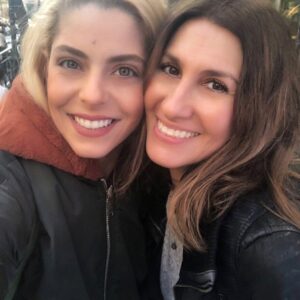Myriella Kourenti Instagram - Τί να πώ γι’ αυτή τη γυναικάρα?
Τελειομανής? Γοητευτική? Αστεία? Κούκλα?
Η προσωπική Carrie Bradshaw μου...
Η απόλυτη στυλίστρια...
Η απόλυτη image maker...
Μα πάνω απ’ όλα απ’τις πιο φωτεινές ψυχές που έχω γνωρίσει... Δομνίκη Βασιαγιώργη !!!(@domnikivasiageorgi ) 
Βlessed to have you