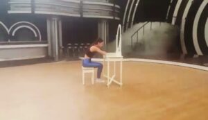 Myriella Kourenti Instagram - Επειδή ξέρω ότι σας αρέσει να βλέπετε τη διαδικασία των προβών που είναι σίγουρα πιο σημαντική απ'όλα για το επιθυμητό αποτέλεσμα . . άλλο ένα βίντεο από πρόβα της χορογραφίας του χθεσινού μας live . . . 
Σας ευχαριστούμε όλους μέσα απ' τη καρδιά μας για την αγάπη σας!
Πρώτο Μέρος του Βίντεο :
Το δαχτυλίδι💍