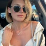 Núria Madruga Instagram – Aquela selfie envergonhada só porque a luz estava bonita. 😏 
E para lembrar que ainda ando por aqui no meu insta. 🤪

#selfie #nofilter