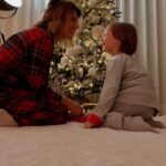 Núria Madruga Instagram - Cada vez mais precisamos desligar e focar no que realmente é importante. Esta época ajuda-nos a refletir e a perceber que o que nos faz verdadeiramente felizes, são os momentos mais simples do dia a dia. Este tem sido o nosso cantinho preferido, a fazer puzzles, jogar um jogo de tabuleiro ou ler uma história. Tenho a certeza que vai ficar na memória deles. 🤍 Já sabem que sou uma grande fã da @europrice_pt , com quatro filhos têm muita oferta para todas as idades e são uma grande ajuda na aprendizagem ao mesmo tempo que se divertem. É uma ótima sugestão agora para o Natal, a entrega é super-rápida e o site muito intuitivo e simples.