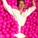Núria Madruga Instagram - Mais uma experiência bem divertida pelo Norte. 🥰 Se forem fãs de vinho rosé ( como eu 🤭), não deixem de visitar o Pink Palace, no WOW. Obrigada pela surpresa @vaskini 💕, quando é que voltamos? 🤪 @pinkpalace.wow