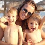 Núria Madruga Instagram – Sabem aquela menina que não queria casar e dizia que se tivesse filhos era só um? É hoje mãe de quatro miúdos maravilhosos e muito feliz. 🤍

Obrigada meus Amores, a Vida deu-me o melhor do Mundo, ser vossa Mãe. Acho que já sabem, mas Amo-vos tanto, tanto, tanto… nunca se esqueçam disso. ♥️

Meu amor @vaskini, não mudava nem uma vírgula da nossa história de Amor, todos os momentos que já passámos juntos e que fazem parte das nossas memórias. 

Obrigada à minha mãe, que sempre foi a minha heroína. 🤍

Feliz Dia a todas as Mães! Hoje e todos os dias.