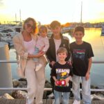 Núria Madruga Instagram – Sabem aquela menina que não queria casar e dizia que se tivesse filhos era só um? É hoje mãe de quatro miúdos maravilhosos e muito feliz. 🤍

Obrigada meus Amores, a Vida deu-me o melhor do Mundo, ser vossa Mãe. Acho que já sabem, mas Amo-vos tanto, tanto, tanto… nunca se esqueçam disso. ♥️

Meu amor @vaskini, não mudava nem uma vírgula da nossa história de Amor, todos os momentos que já passámos juntos e que fazem parte das nossas memórias. 

Obrigada à minha mãe, que sempre foi a minha heroína. 🤍

Feliz Dia a todas as Mães! Hoje e todos os dias.