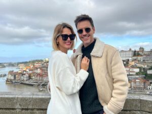 Núria Madruga Instagram - Sempre tão bom voltar a esta cidade incrível. 🤍 Porto 🤍

#familiade6 #viagememfamilia #cidadeporto #francesinhas