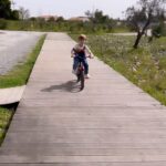Núria Madruga Instagram – Ver os nossos filhos ficarem mais independentes é um misto de emoções. Deixam de ser os nossos bebés mas ao mesmo tempo é tão bom vê-los cada vez mais preparados e radiantes com as suas conquistas. 🤍
Neste fim de semana o Lourenço quis andar de bicicleta mas não tinha nenhuma disponível com rodinhas. Rapidamente disse que queria andar numa das outras. O Vasco ajudou-o e em menos de uma hora estava a andar sozinho e a superar-se.
Confiou. Conseguiu. 🤍 
Acho que devíamos aprender mais com as crianças. 🥰

Obrigada, papá, foste um excelente professor. @vaskini