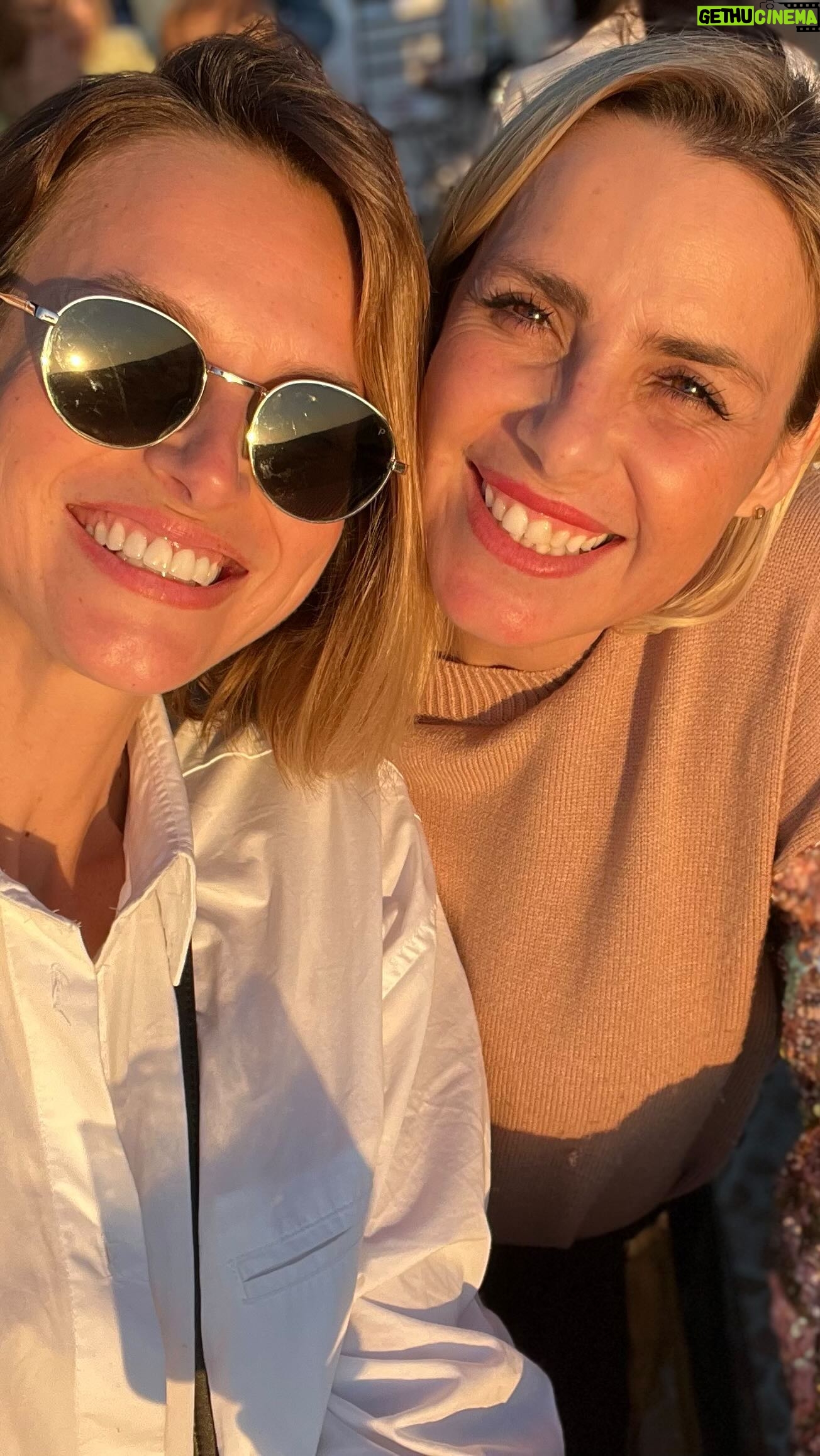 Núria Madruga Instagram - Que tarde bonita. 🤍 Venha daí mais um ano cheio de luz, como mereces. Parabéns mana @daliamadruga 🥰