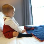 Núria Madruga Instagram - Ao quarto filho dou preferência à praticidade e conforto nas roupas do bebé. Mas, se aliado a isso tiver o bom gosto, a preocupação e delicadeza em cada detalhe e muito amor envolvido, é perfeito. 🤍 @baby_chick_atelier tem acompanhado o Vicente em muitos momentos e por isso não podia faltar nesta época tão bonita. 🎄