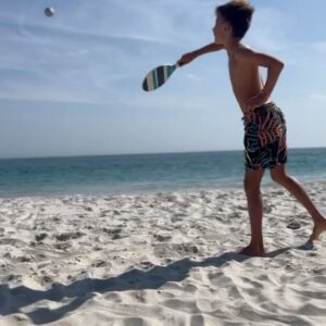 Núria Madruga Instagram - Já temos uma certa dificuldade em tirar foto a todos em modo automático. 🙈😅 #janaocabemostodos 
Algumas soltas das férias que deixam sempre saudades. 🤍 
 #photodump #family #fériasdeverão
#familiadeseis #momofboys