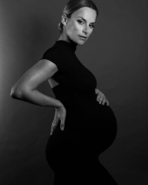Núria Madruga Instagram - Há um ano estávamos a dois dias de conhecer o nosso Vicente. 🤍 Prestes a entrar na bolha de Amor que um recém nascido traz sempre à nossa vida. 
Aproveitem muito, seja o primeiro, segundo, terceiro ou o quarto filho 🥰, é uma fase mágica e passa a voar. 

📸 @vaskini