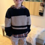 Núria Madruga Instagram - O Lourenço está um crescido e já começa a gostar de escolher o que vestir, sozinho! Eu adoro e acho que tem bastante jeito (e pinta). 😉 A Chicco desafiou-nos a criar um GRWM com esta camisola de malha linda, confortável e quentinha da nova coleção. O Lourenço adorou o resultado final! 🤩 Agora, lançamos o desafio à @officialmiarose e ao Mateus, que vão arrasar certamente! @chicco_portugal #LiveItLoveIt