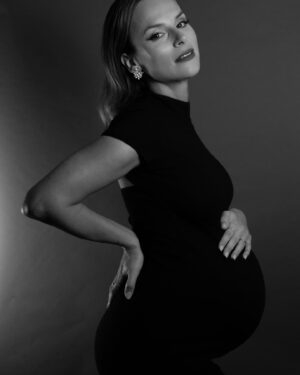 Núria Madruga Instagram - Há um ano estávamos a dois dias de conhecer o nosso Vicente. 🤍 Prestes a entrar na bolha de Amor que um recém nascido traz sempre à nossa vida. 
Aproveitem muito, seja o primeiro, segundo, terceiro ou o quarto filho 🥰, é uma fase mágica e passa a voar. 

📸 @vaskini
