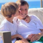 Núria Madruga Instagram – Sabem aquela menina que não queria casar e dizia que se tivesse filhos era só um? É hoje mãe de quatro miúdos maravilhosos e muito feliz. 🤍

Obrigada meus Amores, a Vida deu-me o melhor do Mundo, ser vossa Mãe. Acho que já sabem, mas Amo-vos tanto, tanto, tanto… nunca se esqueçam disso. ♥️

Meu amor @vaskini, não mudava nem uma vírgula da nossa história de Amor, todos os momentos que já passámos juntos e que fazem parte das nossas memórias. 

Obrigada à minha mãe, que sempre foi a minha heroína. 🤍

Feliz Dia a todas as Mães! Hoje e todos os dias.