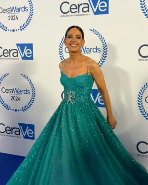 Núria Marín Instagram - Anoche fue un sueño ser la maestra de ceremonias junto a @lucloren de los #Cerawards. Qué lujazo de equipo, de compañero de escenario, de look… Os dejo unos pedacitos de lo que viví. 🥰
@cerave_es 
Lookazo de @yolancris