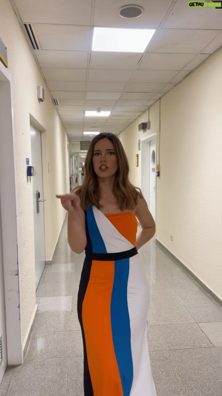 Núria Marín Instagram - Tenía que hacer el trend de Georgina con este lookazo. @minuetoofficial @menbur @porcelania