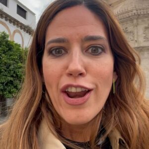Núria Marín Instagram - 24 horas en Sevilla en 7 puntos:
1- Con @nandoescribano reviviendo el espíritu mariposa que es único, irrepetible e inimitable.
2- Postureo ante la Giralda.
3- Mirando un árbol.
4- Torre del Oro.
5- 🪭🪭🪭
6- Firmando “Soy Afrodita” en La Casa del Libro
7- Encuentro inesperado 🤣
@temasdehoy @planetadelibros