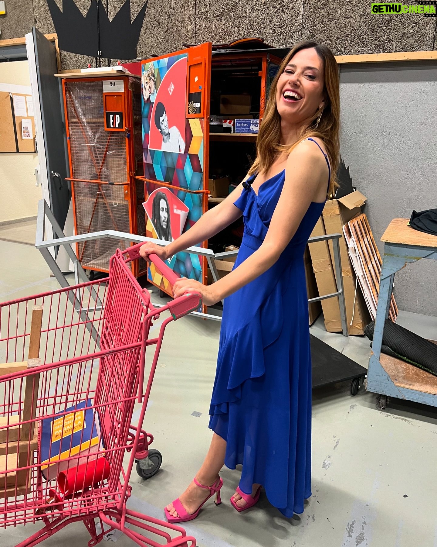 Núria Marín Instagram - Ojalá un carrito de la compra a juego con los zapatos… Lookazo de ayer que me puse para Està Passant de @morgandetoispain Los zapatos son de @menbur