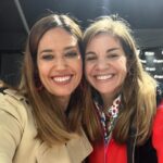 Núria Marín Instagram - Mi primer Sant Jordi como autora: 1- Mi look con rosas, porque es lo que tocaba. Me había comprado también una falda, pero hoy hacía frío y es Sant Jordi y no el día de Elsa de Frozen. 🤣 2- Firmando libros y conociendo a los lectores. 3- Con @salvarezart mi editor y quien creyó en “Soy Afrodita” 4- @rebeca_music me ha dado una sorpresa 🦋 5- En una de las firmas he estado al lado de @marianrojasestape y doy fe que ella es una persona vitamina. 6- Feliç Sant Jordi! 🌹📖🐉 Gracias por todo @temasdehoy @planetadelibros EQUIPAZO