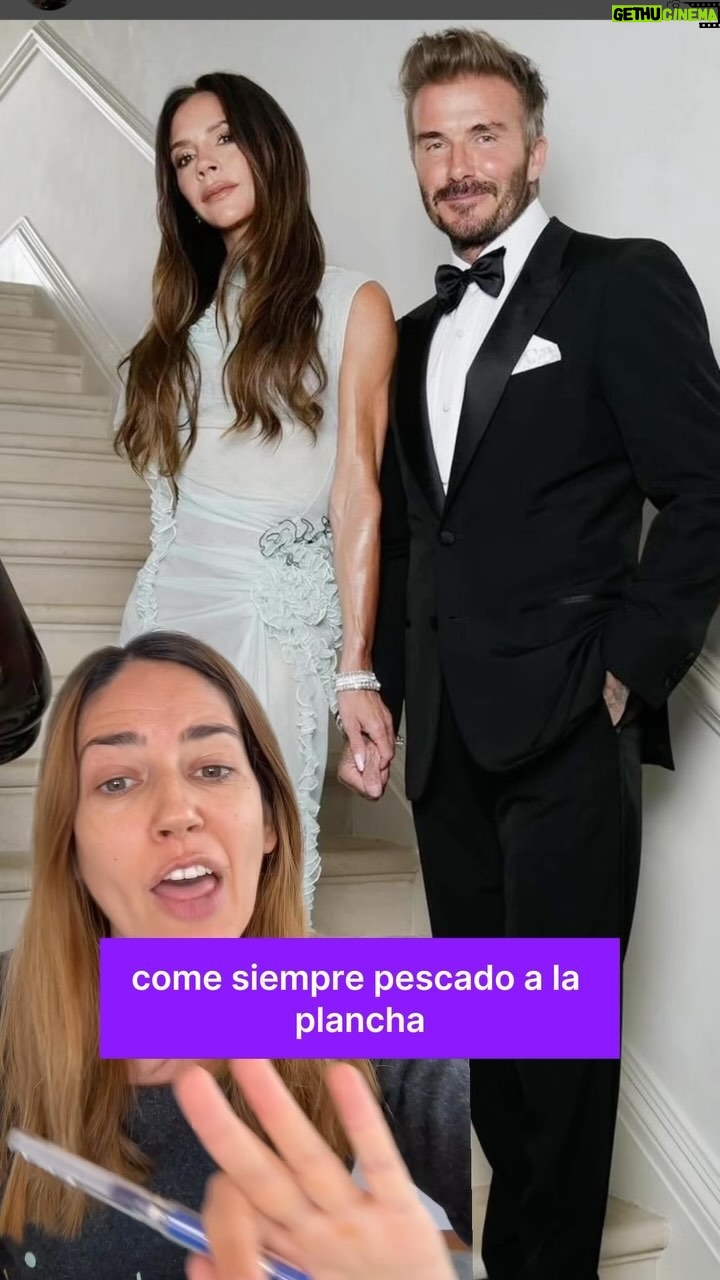 Núria Marín - 9.6K Likes - Victoria Beckham come siempre lo mismo desde hace 25 años. ¿Flipáis? Yo sí.