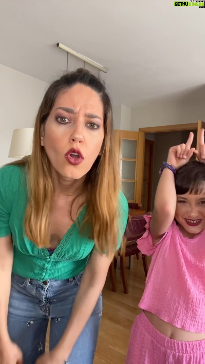 Núria Marín Instagram - Vamos tarde con el trend, pero tenía que hacerlo con Adriana.