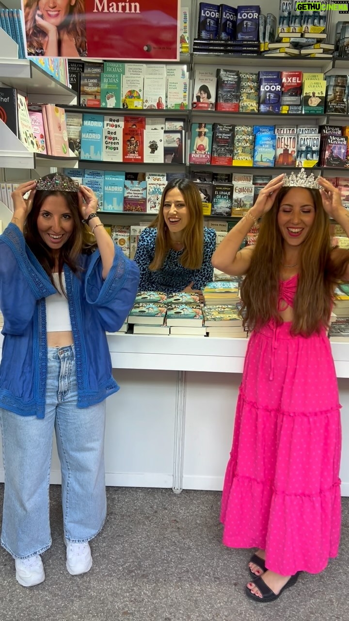 Núria Marín Instagram - Esto ha pasado hoy en la Feria del Libro de Madrid. Diana y Patricia han venido a verme con sus tiaras y hemos hecho un mini #RoyalSalseo Qué pena no haberme encontrado con Letizia…