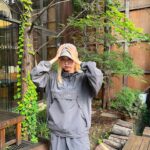 Na Hae-ryung Instagram - 나무의자 앉을땐 가시 조심 👀