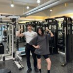 Na Hae-ryung Instagram - @fitdirector_official 운동은 꼭 필요하더군요 앞으로도 열심히 운동하즈아 해령아 💪 스트레칭부터 쇠질 참 맛까지 세심하게 알려주는 @fitdirector__leader 오빠의 티칭 운동 열심히 하겠습니다 이번 여름을 위하여 🏄‍♀️