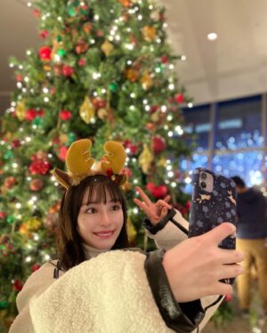 NaHo Instagram - メリークリスマスイヴ🎄
恥ずかしさを必死に堪えて撮影しました💫
イルミネーション綺麗だったな〜
.
皆さんは今年のクリスマス、何して過ごしますか？？
.
#Xmas #Christmas #クリスマス #七穂 #七穗 #青春有你2 #NaHo #qisui #UN3D #youthwithyou #secondcultureinc