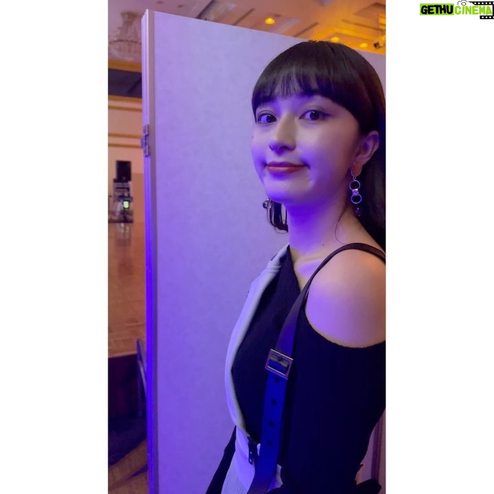 NaHo - 1.8K Likes - 大阪中国映画週間にて、「昴」を中国語と日本語で歌唱させていただきました!
.
今回のイベントで出会った多くの方々が、「昴」に対して思い出があるとおっしゃっていました。
実は私の父も、中国留学をしていた頃から「昴」を中国語日本語で歌っていたそうで、
私がこうした場で歌えることにとても意味を感じています。
.
そしてレセプションパーティーでは、私の中国での体験談を少しお話しさせていただきました🫣🫧
このような貴重な機会をいただけて本当にありがたい限りです。
.
歌も映画も、言葉、世代、国境をも超えるものだと私は信じています。
これからもそんな素敵な作品に出会えることを、一音楽•映画ファンとして心より楽しみにしています✨
.
写真は大阪のオフショットです📸
.
#大阪中国映画週間 #昴 #日中国交正常化#七穂 #七穗 #青春有你2 #NaHo #qisui #youthwithyou #secondcultureinc