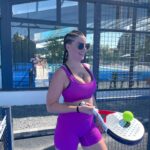 Nadège Lacroix Instagram – 💜 padle day 💜 

Dimanche sportif ici et vous ? ☀️🎾

Ma tête en tournant à droite je meurs 😂😂😂😂😂

#sunday #club #padle #🎾 #❤️