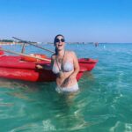 Nadège Lacroix Instagram – Maillot paréo collier mon outfit préféré pour l été ! ☀️👙

Comme je sais que vous allez me poser la question c est une pièce unique faite par @a_m_a_r_creations il fait ça avec passion et uniquement sur demande alors si ça vous dit écrivez lui un petit message 😉

Les photos avec le bateau de sauvetage c est juste parce que j ai beaucoup ri ! Et que rire c est la vie ♥️ bon week end ☀️😘

#outfit #beach #italy #lavitaebella #newnecklace #necklace #beautiful #loveyourself #lovelife
