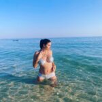 Nadège Lacroix Instagram – 👙 TOUS LES CORPS SONT BEAUX

Mes bourrelets assumés et moi allons très bien merci ♥️

#body #bodypositive #bikini #bikinibody #plage #beach #italy #🇮🇹 #happyme #♥️