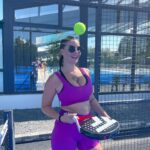 Nadège Lacroix Instagram – 💜 padle day 💜 

Dimanche sportif ici et vous ? ☀️🎾

Ma tête en tournant à droite je meurs 😂😂😂😂😂

#sunday #club #padle #🎾 #❤️