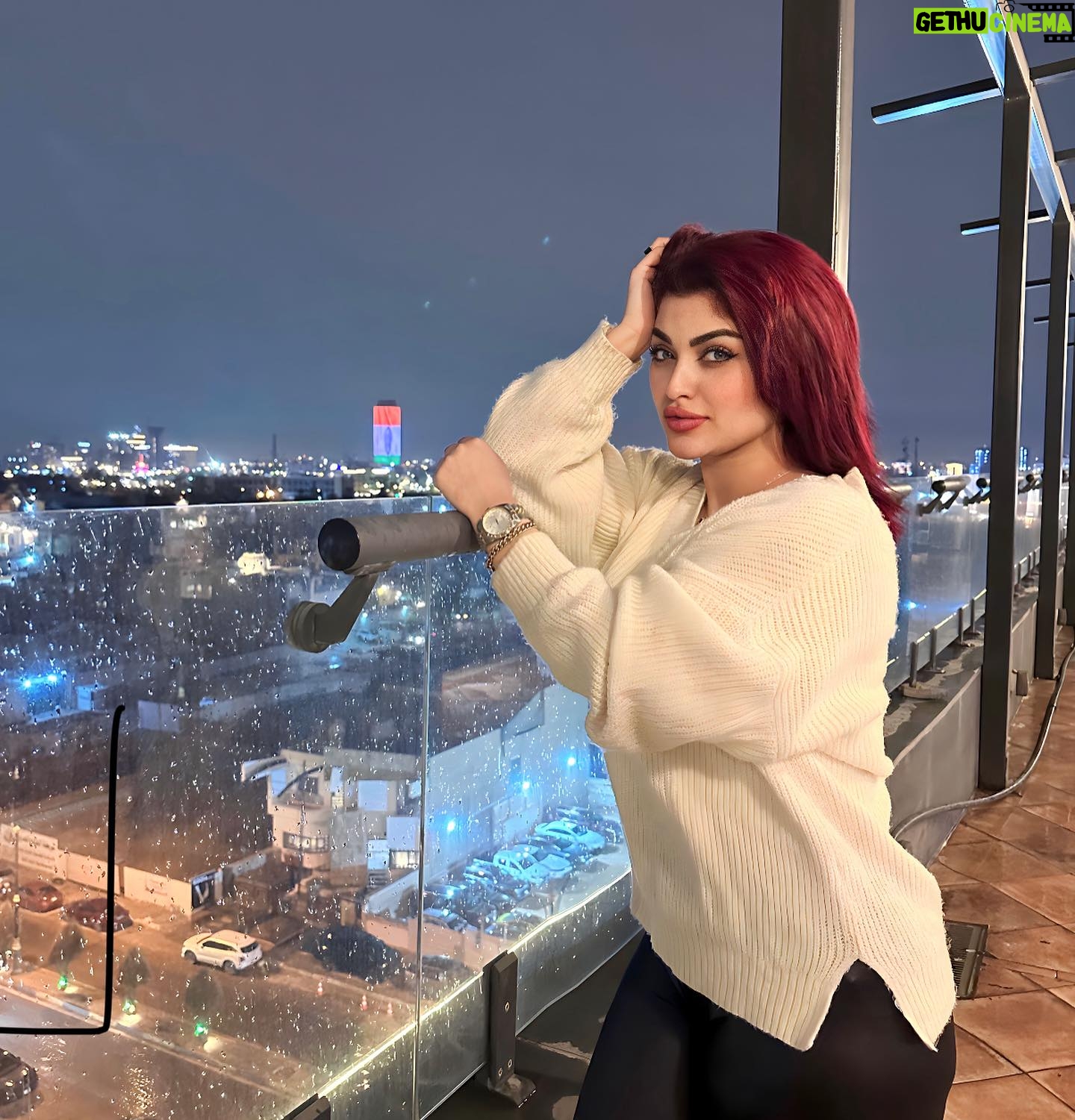Nadeen Alfahd - 3.7K Likes - لاتنظر الى الماضي
لكي ترى الذي ينتظرك ✨✨